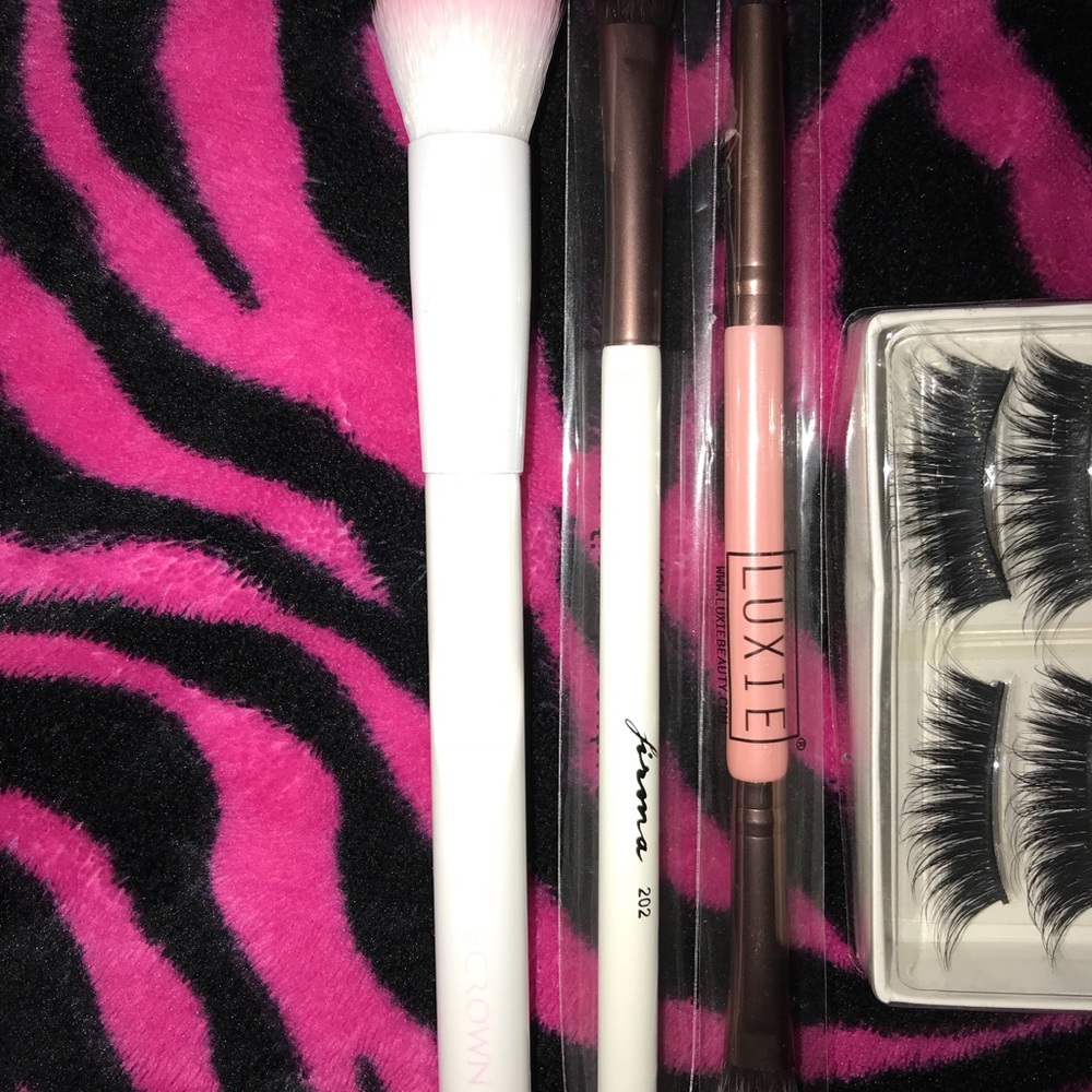 Makeup - Picture 3 of 5